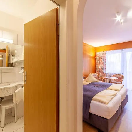 Fruehstuecks-hotel Olympia فندق