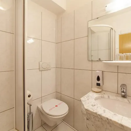 Fruehstuecks-hotel Olympia 3* تيرولو