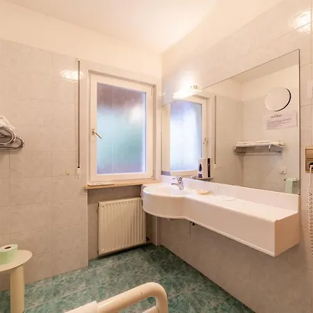 Fruehstuecks-hotel Olympia فندق