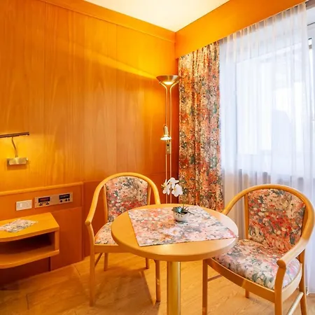Fruehstuecks-hotel Olympia 3* تيرولو