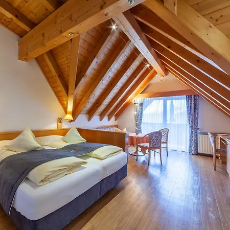Fruehstuecks-hotel Olympia فندق تيرولو