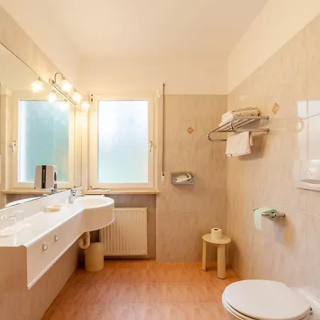 Fruehstuecks-hotel Olympia فندق 3*