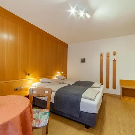 Fruehstuecks-hotel Olympia فندق 3*